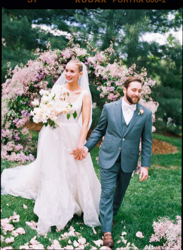 Modern wedding with purple flowers | Cindy & Anthony